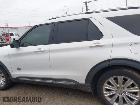 2021 Ford Explorer King Ranch z VIN 1FM5K7LC8MGC03614, wystawiony jako IAAI lot #41927773 z przebiegiem Nie podano mil oraz . Historia ofert i sprzedaży dostępna na DreamBid. Obrazek 14.