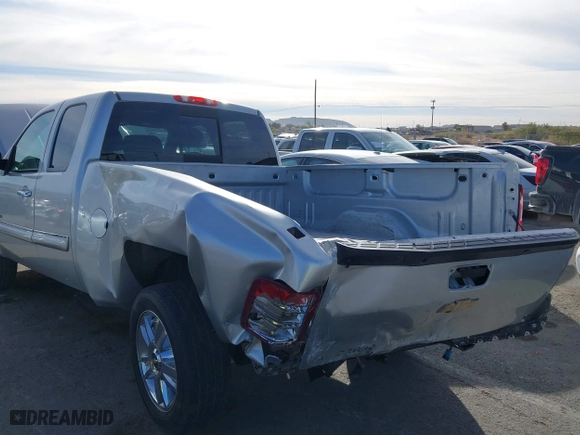 2013 Chevrolet Silverado 1500 LT with VIN 1GCRCSE00DZ389176, listed as a IAAI auction lot 40842969 with 177,173 mi miles. Bid and sale history available at carsss.com. Image 6.