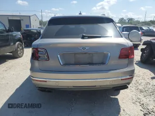 2017 Bentley Bentayga W12 z VIN SJAAC2ZV1HC012546, wystawiony jako Copart lot #68628744 z przebiegiem 49 070 mil mil oraz Szkoda całkowita • Salvage title. Historia ofert i sprzedaży dostępna na DreamBid. Obrazek 6.