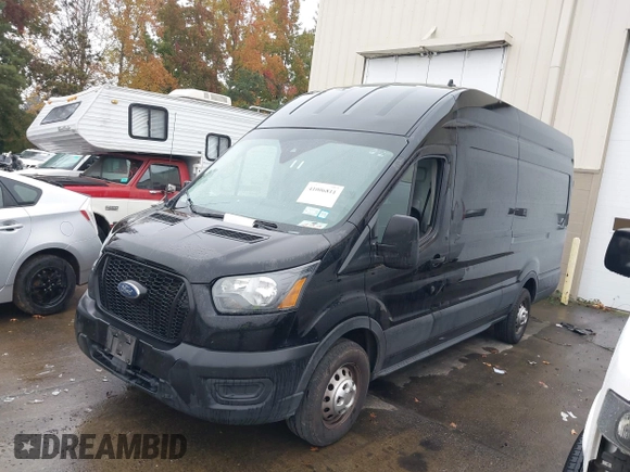 2022 Ford Transit Cargo z VIN 1FTBR3U85NKA64644, wystawiony jako IAAI lot #41006811 z przebiegiem 101 658 mil mil oraz . Historia ofert i sprzedaży dostępna na DreamBid. Obrazek 2.