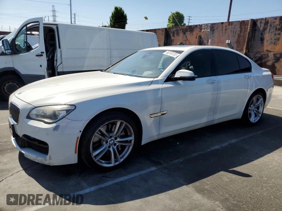 2015 BMW 7 Series 750i z VIN WBAYA8C53FG197751, wystawiony jako Copart lot #56249135 z przebiegiem 98 514 mil mil oraz Szkoda całkowita • Salvage title. Historia ofert i sprzedaży dostępna na DreamBid. Obrazek 1.
