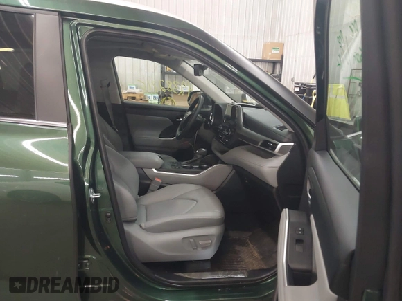 2024 Toyota Highlander LE with VIN 5TDKDRBH5RS539941, listed as a IAAI auction lot 42382715 with 19,188 mi miles and . Bid and sale history available at DreamBid. Image 5.