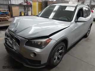 2015 BMW X1 sDrive28i with VIN WBAVM1C50FVW57526, listed as a IAAI auction lot 41888323 with 160,160 mi miles. Bid and sale history available at carsss.com. Image 17.