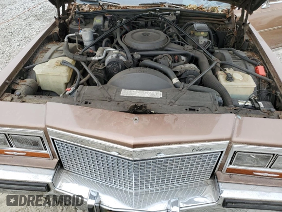 1988 Cadillac Brougham z VIN 1G6DW51Y5J9727006, wystawiony jako Copart lot #70573614 z przebiegiem 34 628 mil mil oraz Szkody całkowita. Historia ofert i sprzedaży dostępna na DreamBid. Obrazek 11.