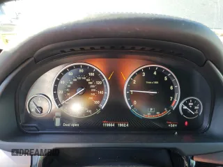 2015 BMW X5 xDrive35i z VIN 5UXKR0C57F0K61171, wystawiony jako Copart lot #57555405 z przebiegiem 119 664 mil mil oraz Szkoda całkowita • Salvage title. Historia ofert i sprzedaży dostępna na DreamBid. Obrazek 9.
