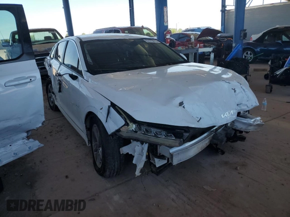 2024 Kia K5 LXS z VIN 5XXG14J26RG233024, wystawiony jako Copart lot #57475015 z przebiegiem 58 645 mil mil oraz Czysty tytuł • Clean title. Historia ofert i sprzedaży dostępna na DreamBid. Obrazek 4.