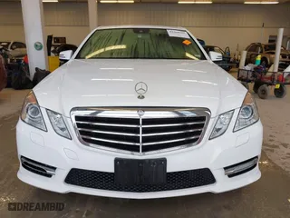 2013 Mercedes-Benz E-Class E 350 Luxury with VIN WDDHF8JBXDA745134, listed as a IAAI auction lot 41560286 with 125,208 mi miles. Bid and sale history available at carsss.com. Image 12.