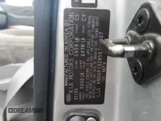 2005 Kia Sedona LX with VIN KNDUP132856712907, listed as a Copart auction lot 75751424 with 177,893 mi miles and Salvage Title. Bid and sale history available at carsss.com. Image 14.