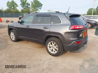 2017 Jeep Cherokee Latitude z VIN 1C4PJMCB8HW563256, wystawiony jako IAAI lot #42401873 z przebiegiem 258 934 mil mil oraz . Historia ofert i sprzedaży dostępna na DreamBid. Obrazek 3.