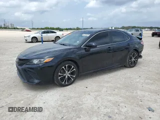 2020 Toyota Camry SE z VIN 4T1G11AK4LU360995, wystawiony jako Copart lot #54338435 z przebiegiem 138 861 mil mil oraz Szkoda całkowita • Salvage title. Historia ofert i sprzedaży dostępna na DreamBid. Obrazek 1.