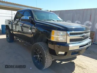 2011 Chevrolet Silverado 1500 LT with VIN 3GCPCSE03BG345726, listed as a IAAI auction lot 42041586 with 137,450 mi miles. Bid and sale history available at carsss.com. Image 1.