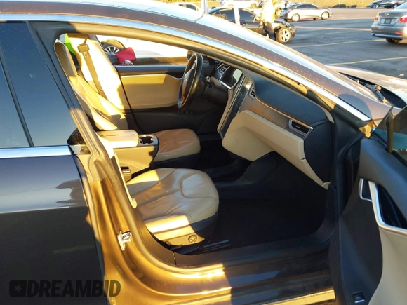 2013 Tesla Model S with VIN 5YJSA1CN7DFP22690, listed as a IAAI auction lot 40981089 with 188,057 mi miles. Bid and sale history available at carsss.com. Image 5.