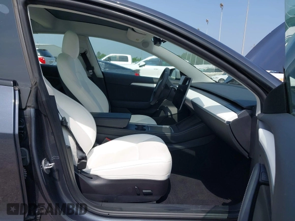 2023 Tesla Model 3 z VIN 5YJ3E1EAXPF414646, wystawiony jako IAAI lot #39514743 z przebiegiem 10 529 mil mil oraz . Historia ofert i sprzedaży dostępna na DreamBid. Obrazek 5.