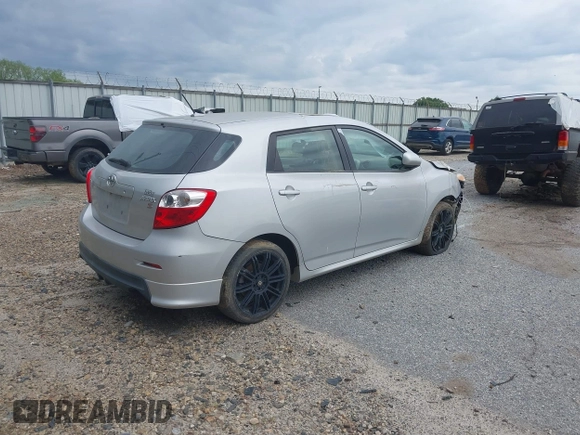 2009 Toyota Matrix S z VIN 2T1KE40E49C006934, wystawiony jako IAAI lot #42076361 z przebiegiem 151 944 mil mil oraz . Historia ofert i sprzedaży dostępna na DreamBid. Obrazek 4.