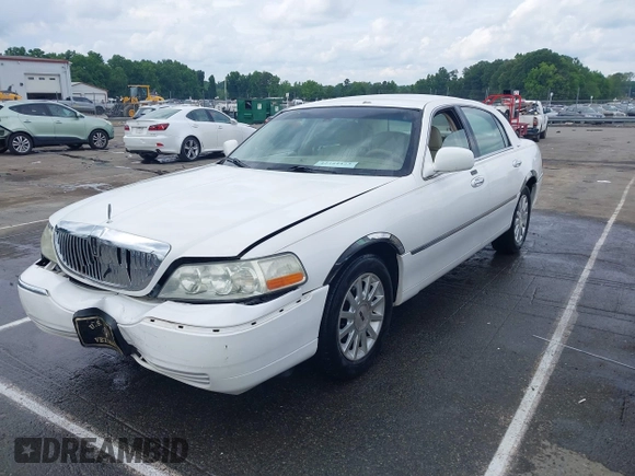 2007 Lincoln Town Car Signature с VIN 1LNHM81W77Y607433, выставлен на аукционе IAAI как лот 42344423 с пробегом 190 760 миль миль и . История ставок и продаж доступна на DreamBid. Изображение 2.