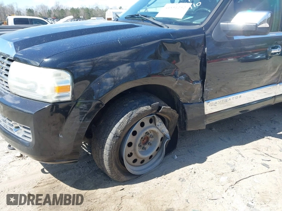 2007 Lincoln Navigator z VIN 5LMFU28547LJ15910, wystawiony jako IAAI lot #41851252 z przebiegiem 296 145 mil mil oraz . Historia ofert i sprzedaży dostępna na DreamBid. Obrazek 6.
