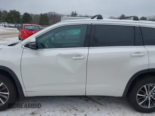 2018 Toyota Highlander SE z VIN 5TDJZRFH3JS556538, wystawiony jako IAAI lot #41470898 z przebiegiem 149 464 mil mil oraz . Historia ofert i sprzedaży dostępna na DreamBid. Obrazek 15.
