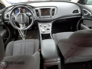 2016 Chrysler 200 Limited Platinum z VIN 1C3CCCAG0GN119654, wystawiony jako Copart lot #56884085 z przebiegiem 50 894 mil mil oraz Szkoda całkowita • Salvage title. Historia ofert i sprzedaży dostępna na DreamBid. Obrazek 8.