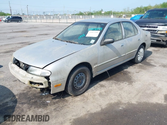 1995 Nissan Altima XE with VIN 1N4BU31D5SC101493, listed as a IAAI auction lot 41913245 with 224,199 mi miles. Bid and sale history available at carsss.com. Image 2.