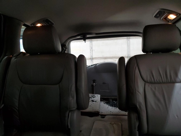 2006 Toyota Sienna XLE with VIN 5TDBA22C16S068161, listed as a Copart auction lot 55148035 with 494,678 mi miles and Salvage Title. Bid and sale history available at DreamBid. Image 10.