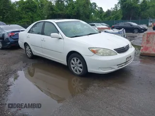 2002 Toyota Camry XLE z VIN 4T1BF30K32U028098, wystawiony jako IAAI lot #42179959 z przebiegiem 201 295 mil mil oraz . Historia ofert i sprzedaży dostępna na DreamBid. Obrazek 1.