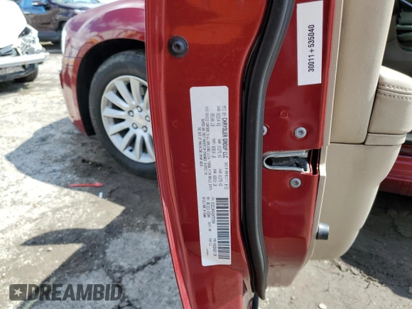 2013 Chrysler 300 z VIN 2C3CCAAGXDH727934, wystawiony jako Copart lot #55656025 z przebiegiem 100 567 mil mil oraz Szkoda całkowita • Salvage title. Historia ofert i sprzedaży dostępna na DreamBid. Obrazek 12.