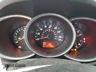 2013 Kia Sorento EX z VIN 5XYKUDA24DG411065, wystawiony jako Copart lot #55060245 z przebiegiem 171 799 mil mil oraz Czysty tytuł • Clean title. Historia ofert i sprzedaży dostępna na DreamBid. Obrazek 9.