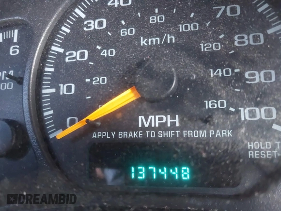 2000 Chevrolet Silverado 2500 LT with VIN 1GCGK29U0YE331086, listed as a IAAI auction lot 41973282 with 137,999 mi miles. Bid and sale history available at carsss.com. Image 15.
