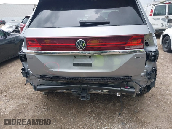 2025 Volkswagen Atlas SE z VIN 1V2HR2CA8SC531486, wystawiony jako IAAI lot #42508906 z przebiegiem 10 565 mil mil oraz . Historia ofert i sprzedaży dostępna na DreamBid. Obrazek 6.