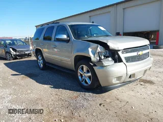 2014 Chevrolet Tahoe LTZ z VIN 1GNSCCE05ER223171, wystawiony jako IAAI lot #41329685 z przebiegiem 150 328 mil mil oraz . Historia ofert i sprzedaży dostępna na DreamBid. Obrazek 1.
