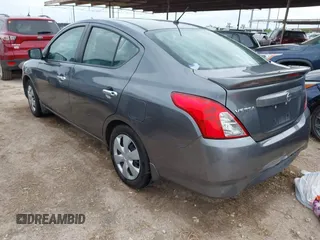 2019 Nissan Versa SV z VIN 3N1CN7AP3KL818334, wystawiony jako IAAI lot #41932878 z przebiegiem Nie podano mil oraz . Historia ofert i sprzedaży dostępna na DreamBid. Obrazek 3.