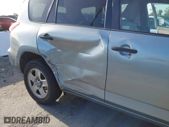 2008 Toyota RAV4 with VIN JTMZD33V386069231, listed as a IAAI auction lot 41939718 with 211,595 mi miles. Bid and sale history available at carsss.com. Image 6.