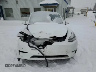 2022 Tesla Model Y Long Range with VIN 7SAYGDEE4NF433617, listed as a Copart auction lot 42585975 with 93,949 mi miles and Salvage Title. Bid and sale history available at carsss.com. Image 5.