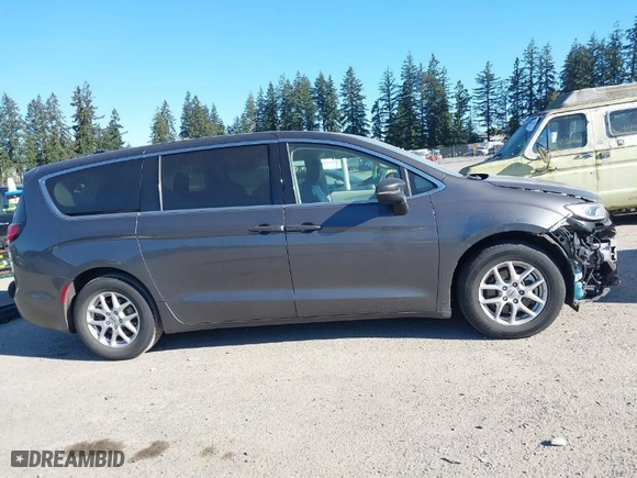 2023 Chrysler Pacifica Touring L with VIN 2C4RC1BG5PR550499, listed as a IAAI auction lot 42055738 with 53,137 mi miles. Bid and sale history available at carsss.com. Image 14.
