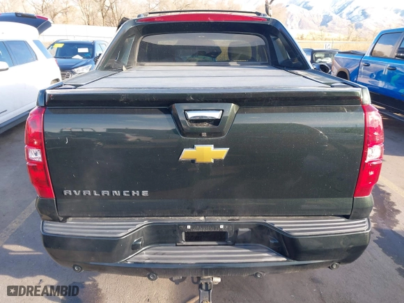 2013 Chevrolet Avalanche LS with VIN 3GNMCEE02DG321870, listed as a IAAI auction lot 41230404 with 114,216 mi miles. Bid and sale history available at carsss.com. Image 16.