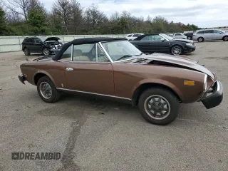 1980 FIAT 124 Spider z VIN 124CS20160764, wystawiony jako Copart lot #69708634 z przebiegiem 64 421 mil mil oraz Szkoda całkowita • Salvage title. Historia ofert i sprzedaży dostępna na DreamBid. Obrazek 4.