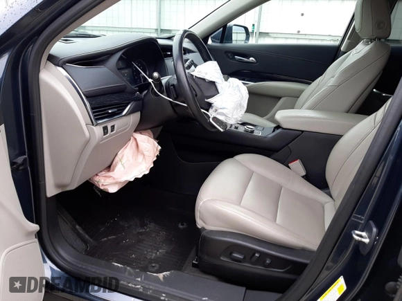 2021 Cadillac XT4 FWD Premium Luxury with VIN 1GYFZCR43MF001003, listed as a Copart auction lot 67527962 with 30,230 mi miles. Bid and sale history available at carsss.com. Image 7.
