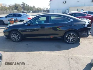 2022 Lexus ES 300h z VIN 58ADA1C18NU013723, wystawiony jako IAAI lot #41642214 z przebiegiem 221 947 mil mil oraz . Historia ofert i sprzedaży dostępna na DreamBid. Obrazek 15.