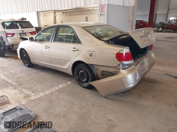 2006 Toyota Camry STD z VIN 4T1BE32K66U659112, wystawiony jako IAAI lot #42083932 z przebiegiem 217 645 mil mil oraz . Historia ofert i sprzedaży dostępna na DreamBid. Obrazek 3.
