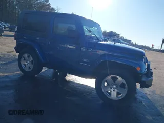 2009 Jeep Wrangler Sahara z VIN 1J4FA54199L722192, wystawiony jako IAAI lot #41619305 z przebiegiem 105 545 mil mil oraz . Historia ofert i sprzedaży dostępna na DreamBid. Obrazek 1.