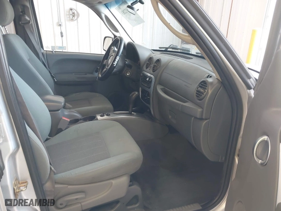 2005 Jeep Liberty Limited with VIN 1J4GL58K45W614346, listed as a IAAI auction lot 42092283 with 206,115 mi miles. Bid and sale history available at carsss.com. Image 5.