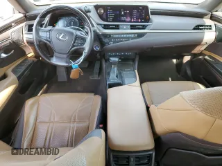 2019 Lexus ES 300h z VIN JTHB21B14K2031336, wystawiony jako Copart lot #63845915 z przebiegiem 47 138 mil mil oraz Szkoda całkowita • Salvage title. Historia ofert i sprzedaży dostępna na DreamBid. Obrazek 8.