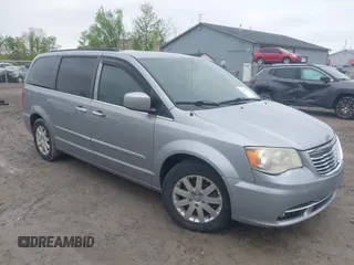 2014 Chrysler Town & Country Touring z VIN 2C4RC1BG3ER160739, wystawiony jako IAAI lot #42223817 z przebiegiem 171 185 mil mil oraz . Historia ofert i sprzedaży dostępna na DreamBid. Obrazek 1.