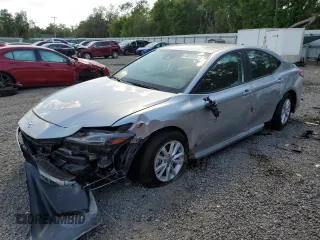 2025 Toyota Camry LE with VIN 4T1DAACK3SU555159, listed as a Copart auction lot 52359685 with 6,554 mi miles and Non Repairable. Bid and sale history available at carsss.com. Image 1.