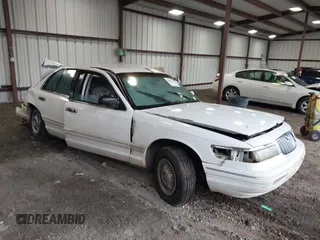 1997 Mercury Grand Marquis GS z VIN 2MELM74W6VX680292, wystawiony jako IAAI lot #42299154 z przebiegiem 208 666 mil mil oraz . Historia ofert i sprzedaży dostępna na DreamBid. Obrazek 1.