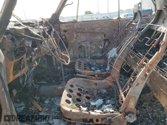 1976 Volkswagen Beetle с VIN 1562125991, выставлен на аукционе Copart как лот 54744575 с пробегом Не указан миль и На запчасти • Non repairable. История ставок и продаж доступна на DreamBid. Изображение 7.