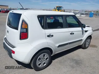 2011 Kia Soul with VIN KNDJT2A18B7335399, listed as a IAAI auction lot 42044402 with 199,371 mi miles. Bid and sale history available at carsss.com. Image 4.
