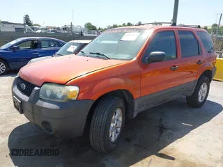 2006 Ford Escape XLT z VIN 1FMCU93126KD09603, wystawiony jako IAAI lot #42401991 z przebiegiem 124 167 mil mil oraz . Historia ofert i sprzedaży dostępna na DreamBid. Obrazek 2.
