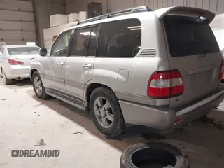 2007 Toyota Land Cruiser z VIN JTEHT05J972108283, wystawiony jako IAAI lot #41476536 z przebiegiem 212 693 mil mil oraz . Historia ofert i sprzedaży dostępna na DreamBid. Obrazek 3.