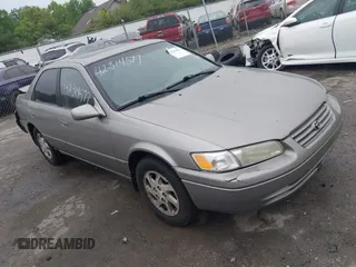 1997 Toyota Camry LE z VIN 4T1BF22K9VU027811, wystawiony jako IAAI lot #42314577 z przebiegiem 216 255 mil mil oraz . Historia ofert i sprzedaży dostępna na DreamBid. Obrazek 1.
